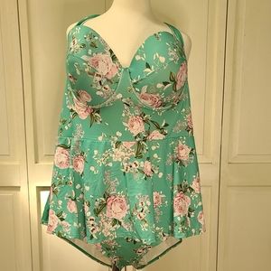 Beautiful teal and floral swim suit Torrid size 5